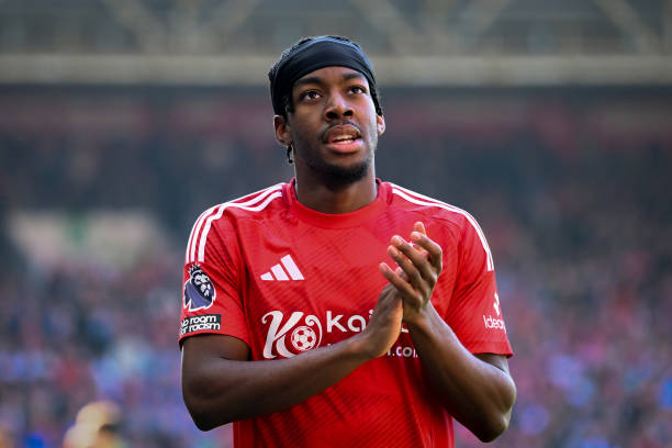 全市场：米兰担心普维尔的膝盖会出问题，派医生对他进行体检.