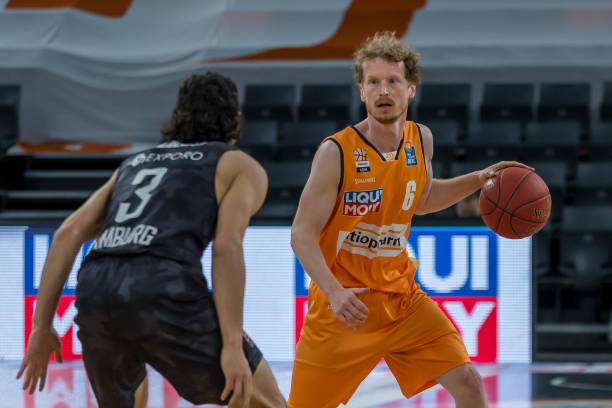 哈兰德的两 哈兰德的两