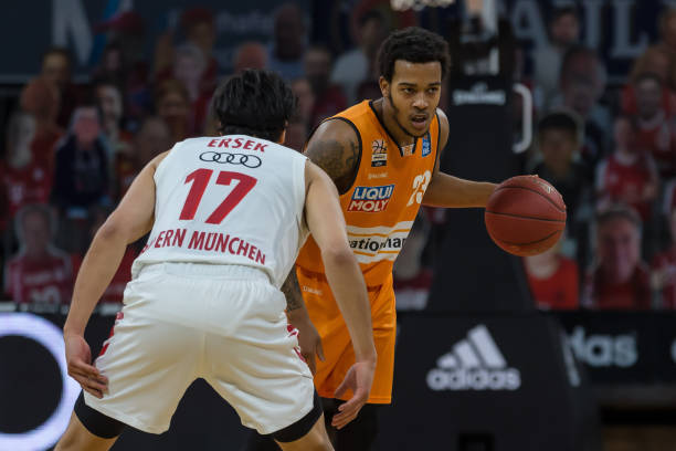 多里安·芬尼-史密斯在打快船赛前进行了强度不小的训练（战快船前，多里安·芬尼-史密斯完成高强度训练）