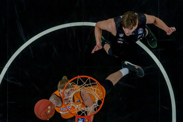 欧冠比赛战术分析：尤文图斯防守策略,（尤文图斯欧冠防守战术解读）