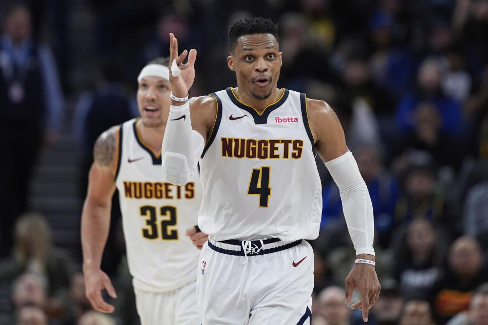 女友：差点因奥尔莫嚼口香糖声音大而搬家，若分手真得上头条（女友爆料：险因奥尔莫嚼口香糖太响搬家，真分手准上头条）