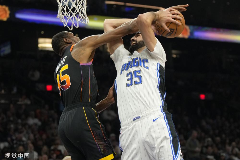 生涯第14次三双！康宁汉姆22+10+10带队大胜黄蜂（康宁汉姆22+10+10斩获生涯第14次三双，率队大胜黄蜂）